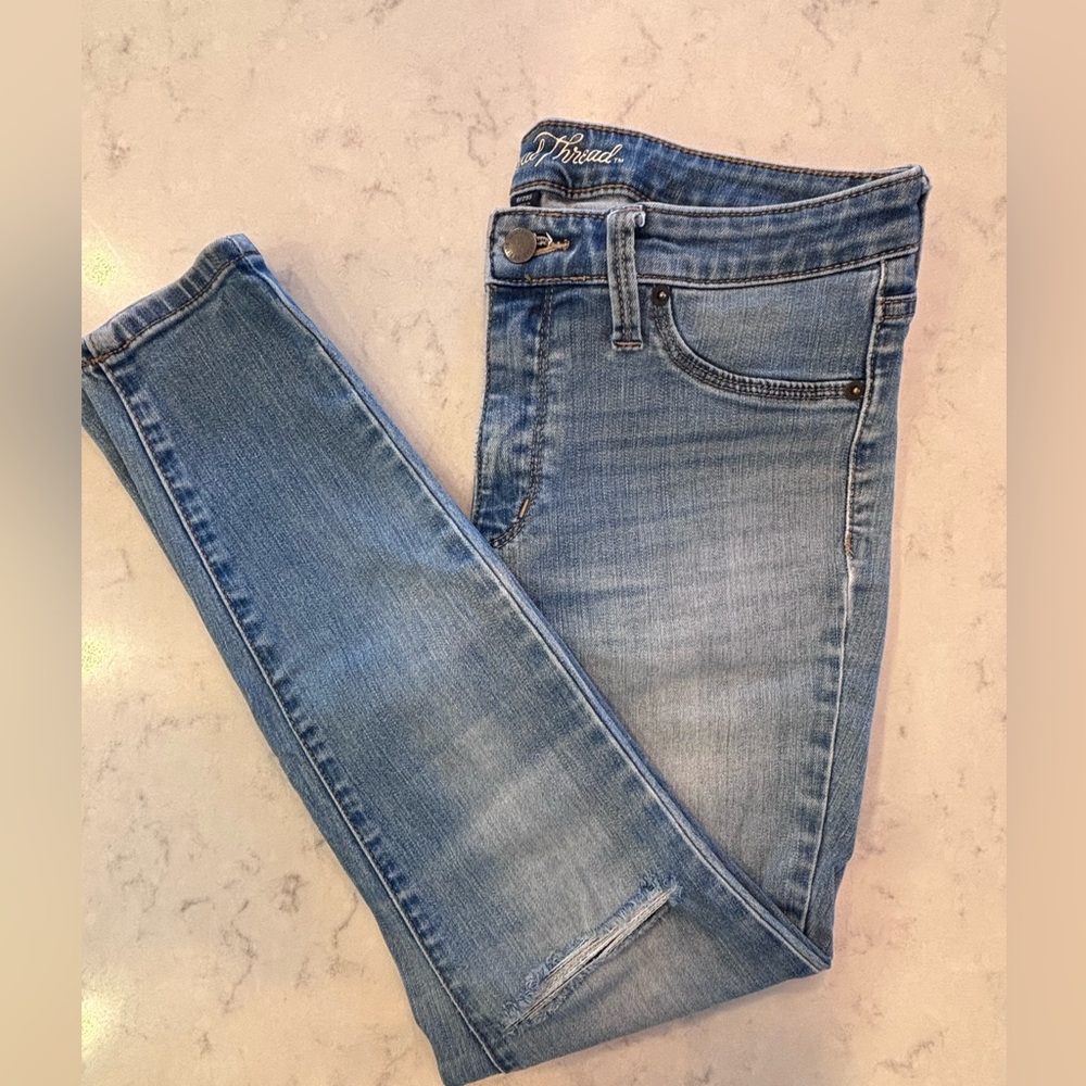 Women’s Universal Thread midrise jegging distressed size 8/29S